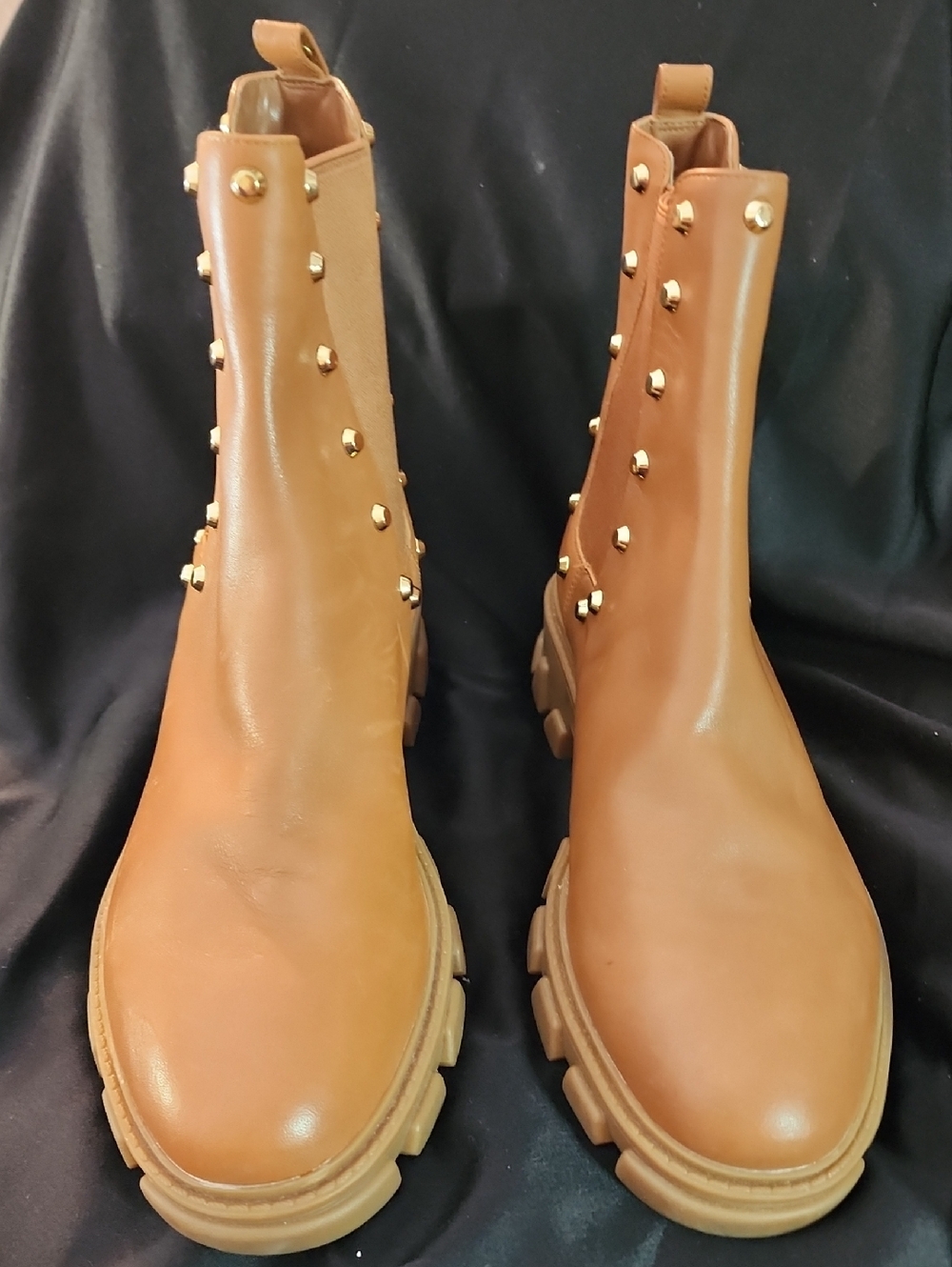 Michael KORS Studded Tan Chelsea Boots - Women's Fashion Ankle Boot Sz. 9